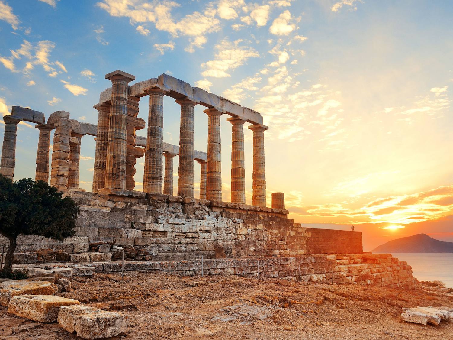 夕日に映える神々しい美しさ ギリシャのポセイドン神殿 旅行記事 Emo エモ 旅メディア