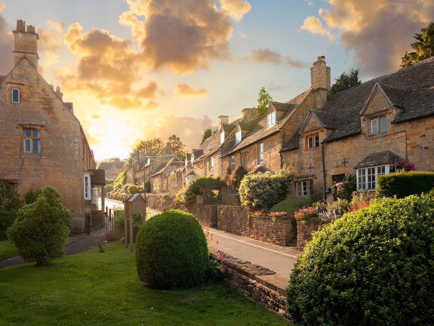 これぞイギリスの田園風景 すべてが可愛いコッツウォルズの街並み 旅行記事 Emo エモ 旅メディア