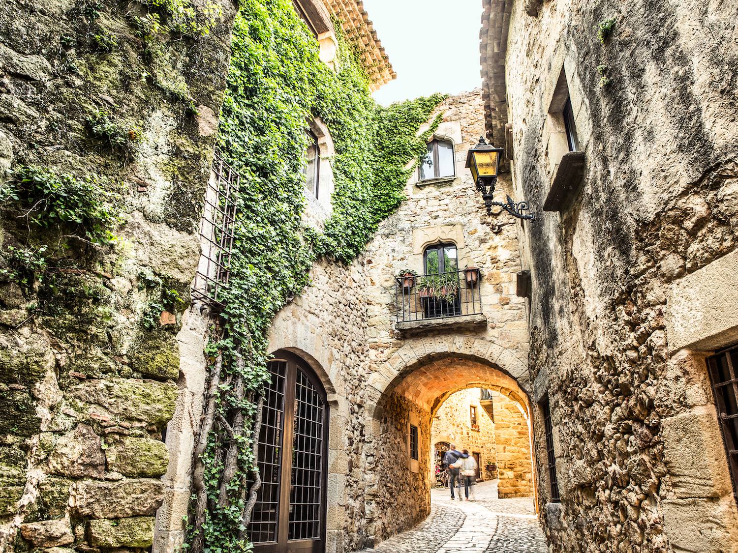 スペインの古都ジローナで中世へタイムスリップ 旅行記事 Emo エモ 旅メディア
