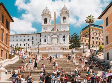 スペイン広場にトレヴィの泉 ローマ観光で本場のジェラートを食べたい 旅行記事 Emo エモ 旅メディア