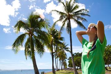ハワイの人々の憩いの場「アラモアナビーチ」の魅力とは？｜基本情報とおすすめの過ごし方