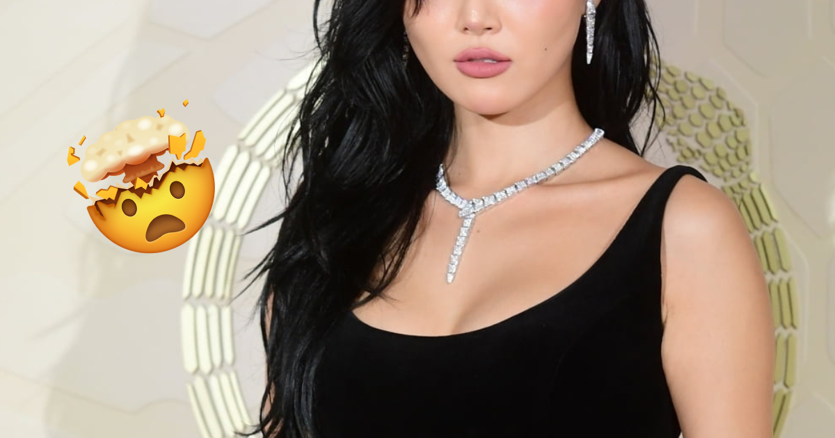 It's Her Revenge. — MAMAMOO's Hwasa Makes Jaws Drop In A Sexy Form-Fitting  Black Dress At BVLGARI Event - Koreaboo