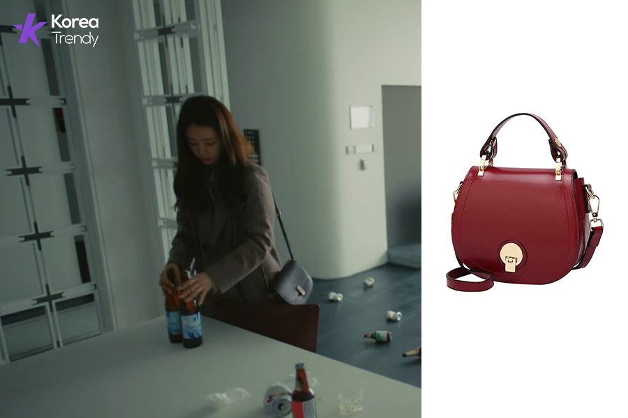 Korean woman fashion bag Park Shin-hye as (Jung Hee-joo/Emma) in Memories of the Alhambra (EP #11)