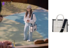 Korean style bag of Shin Se-kyung as Oh Mi-joo in Run On (EP #1)