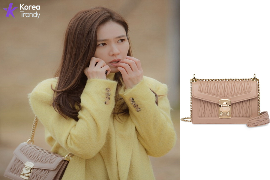 Korean street fashion bag of Son Ye-jin as Yoon Se-ri in Crash landing on you (EP #15) 5BD083VOOON88