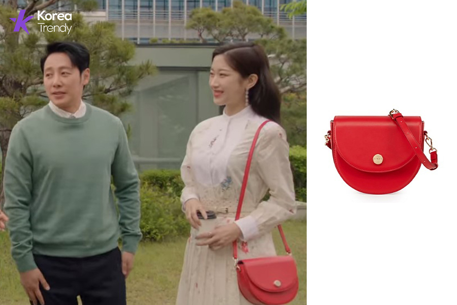 Korean style CROSSBODY Bag of Moon Ga-young as (Yeo Ha-jin) in Find Me in Your Memory (Episode #16)
