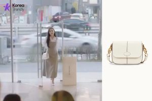 Korean style Bag of Park Min-young as Mok Hae-won ("Irene") in When the Weather Is Fine (EP #16)