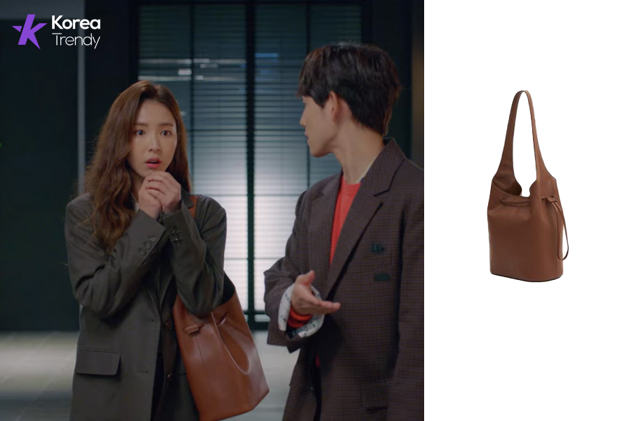 Korean style Hobo Bag of Shin Se-kyung as Oh Mi-joo in Run On (EP #7)
