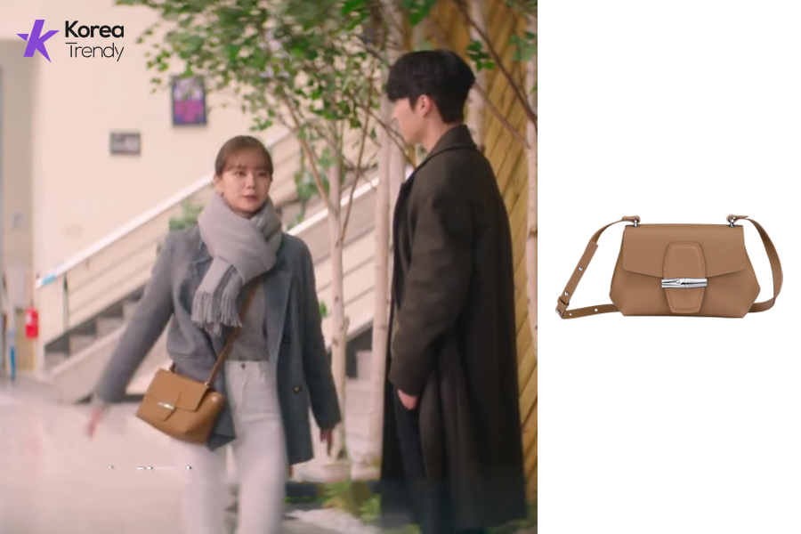Korean street fashion Bag of Lee Hye-ri as Lee Dam in My Roommate Is a Gumiho (EP #15)