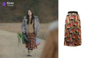Korean street fashion Skirt of Park Min-young as Mok Hae-won in When the Weather Is Fine (EP #4)