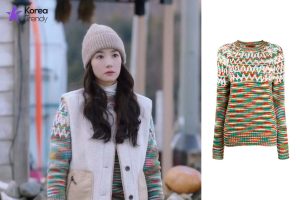 Korean style Jumper of Park Min-young as Mok Hae-won in When the Weather Is Fine (EP #1)