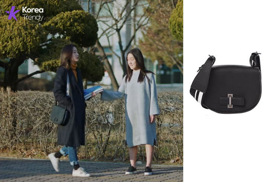Korean street fashion Bag of Kim Go-eun as Ji Eun-tak in Goblin (EP #12)
