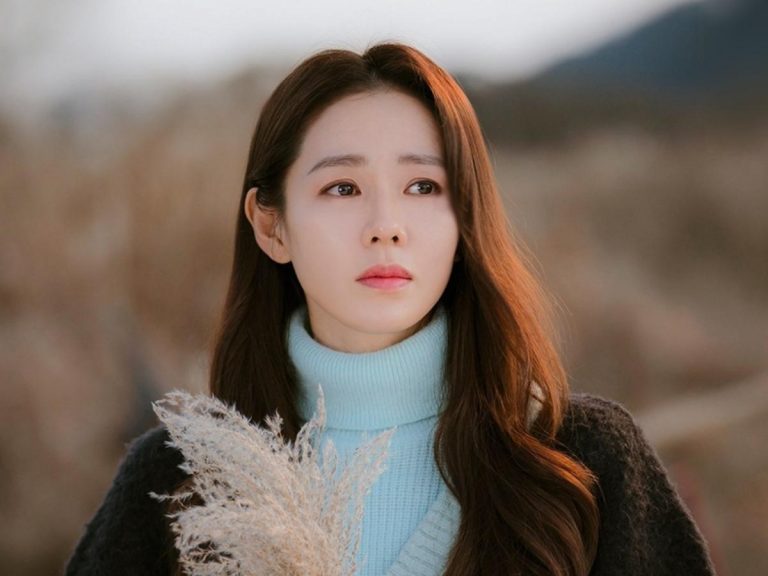 Blue Turtleneck Sweater worn by Yoon Se-Ri (Son Ye-jin) in Crash