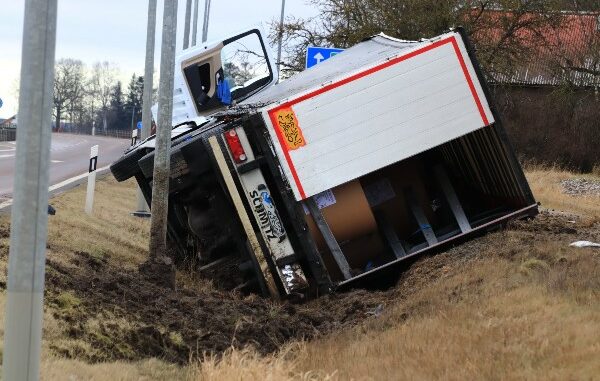 https://www.skaraborgsnyheter.se/skaraborgs-och-riksnyheter/lastbil-korde-i-diket-pa-e20/