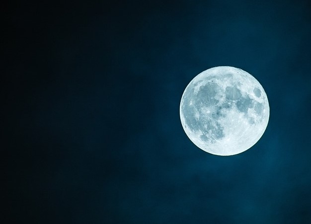 https://pixabay.com/sv/photos/m%C3%A5ne-full-moon-himmel-natthimlen-1859616/