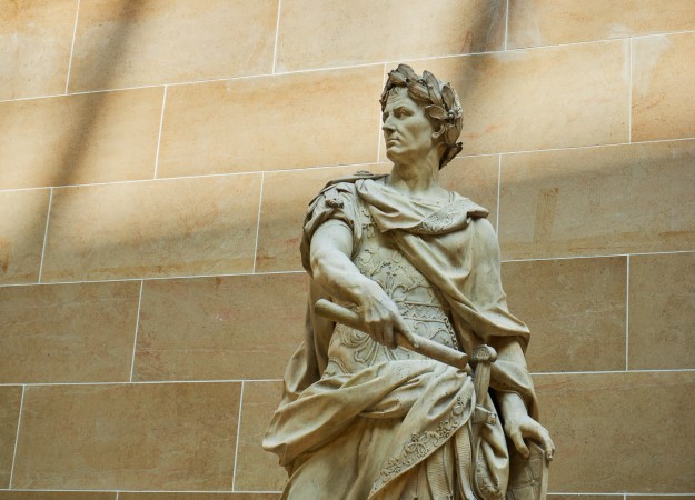 https://pixabay.com/photos/paris-france-louvre-julius-caesar-2775427/