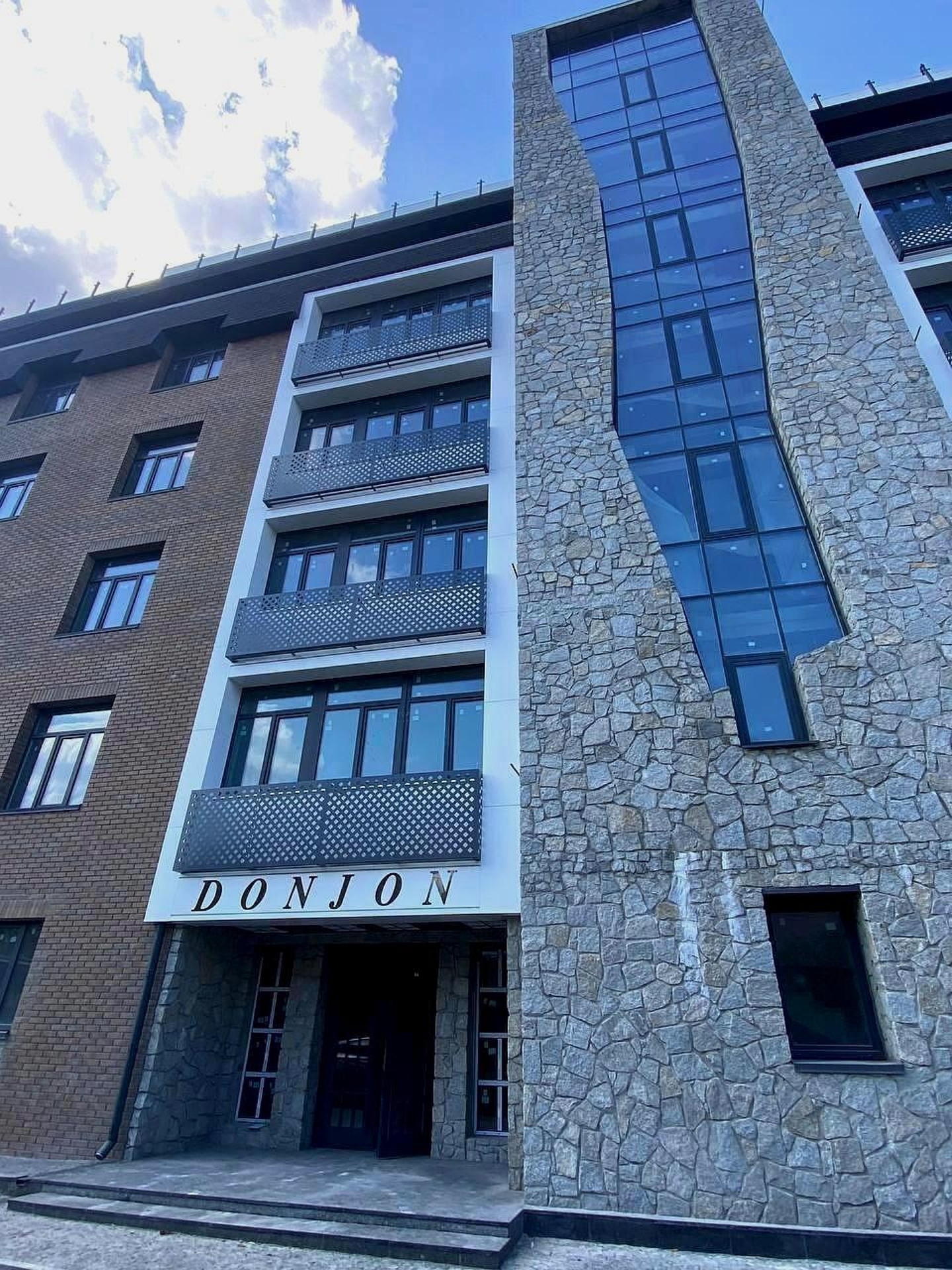 Клубний будинок Donjon в Дніпрі