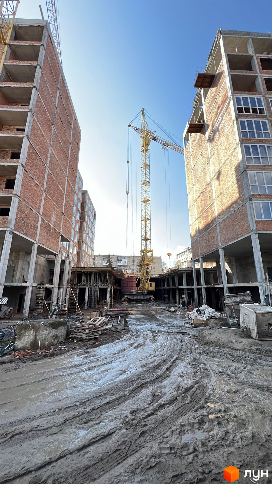Моніторинг будівництва ЖК Родинний маєток - Ракурс 16, березень 2024