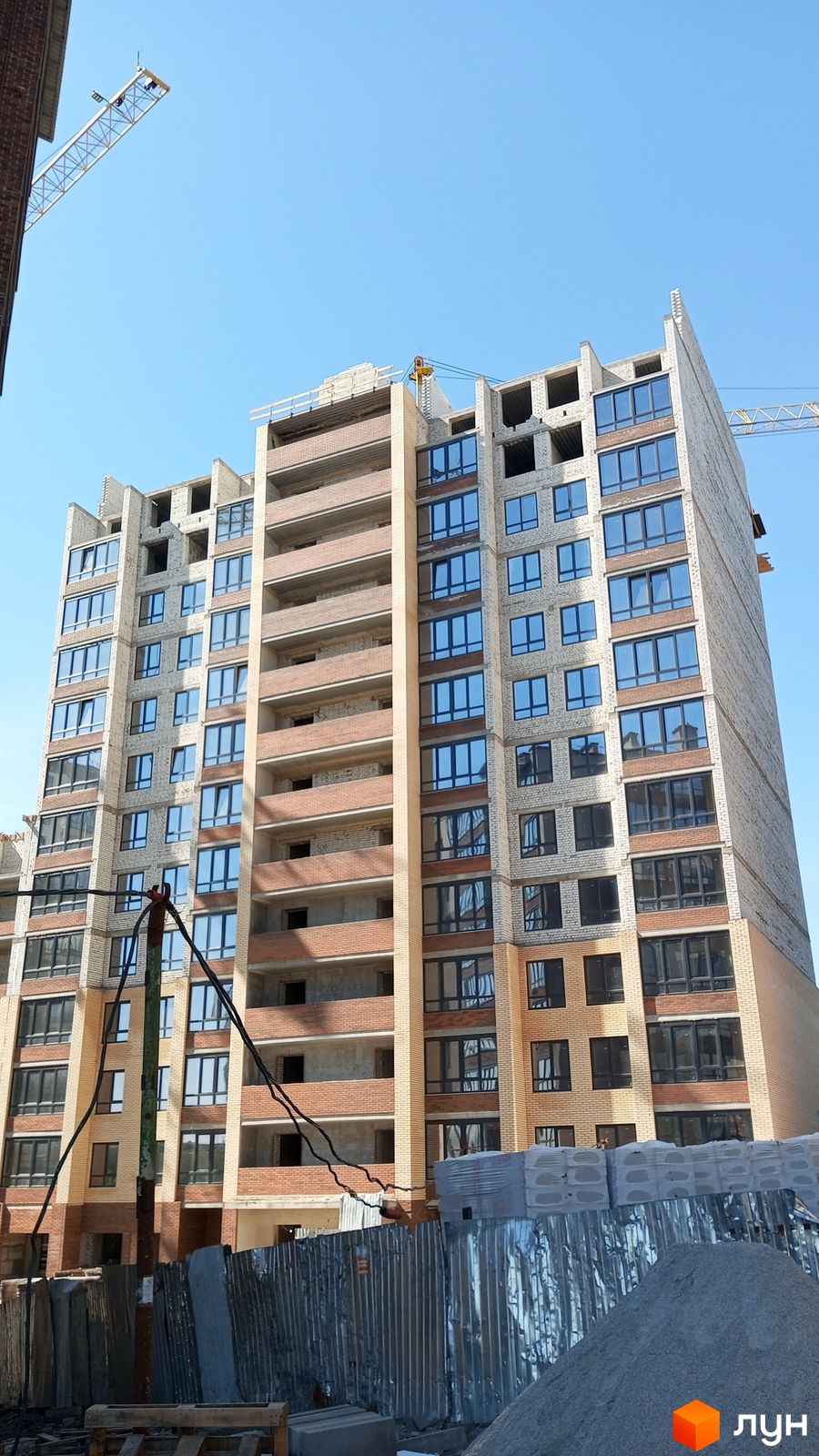 Моніторинг будівництва ЖК Grand City Dombrovskyi - Ракурс 35, квітень 2024