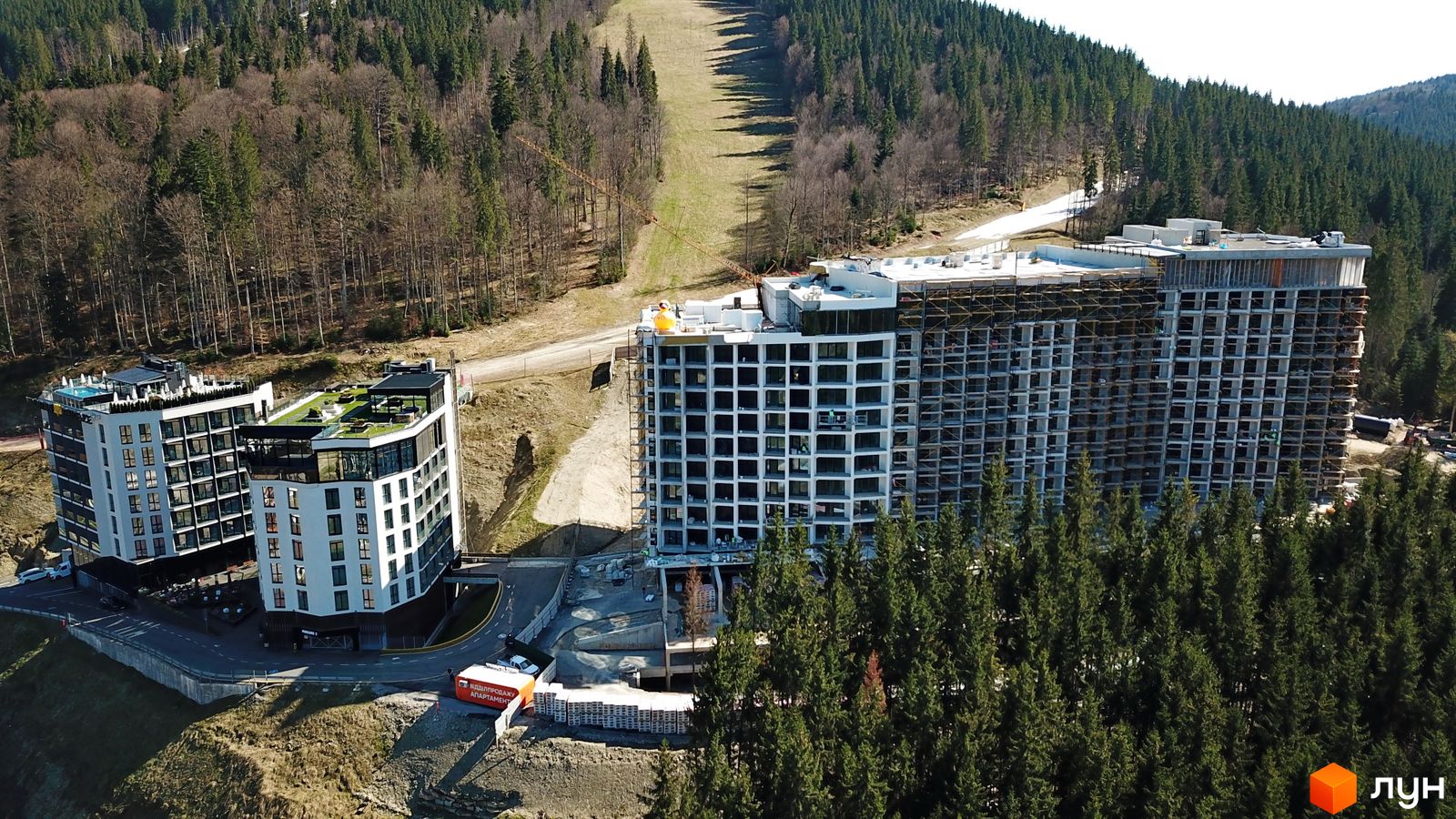 Ход строительства Апарт-комплекс Mountain Residence - Ракурс 4, квітень 2024