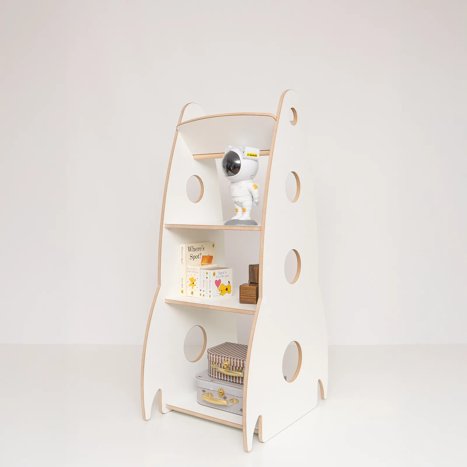 Children's rocket-shaped bookshelf