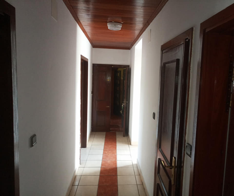 Appartement à louer - Douala, Bonapriso, bonapriso - 1 salon(s), 3 chambre(s), 3 salle(s) de bains - 600 000 FCFA / mois