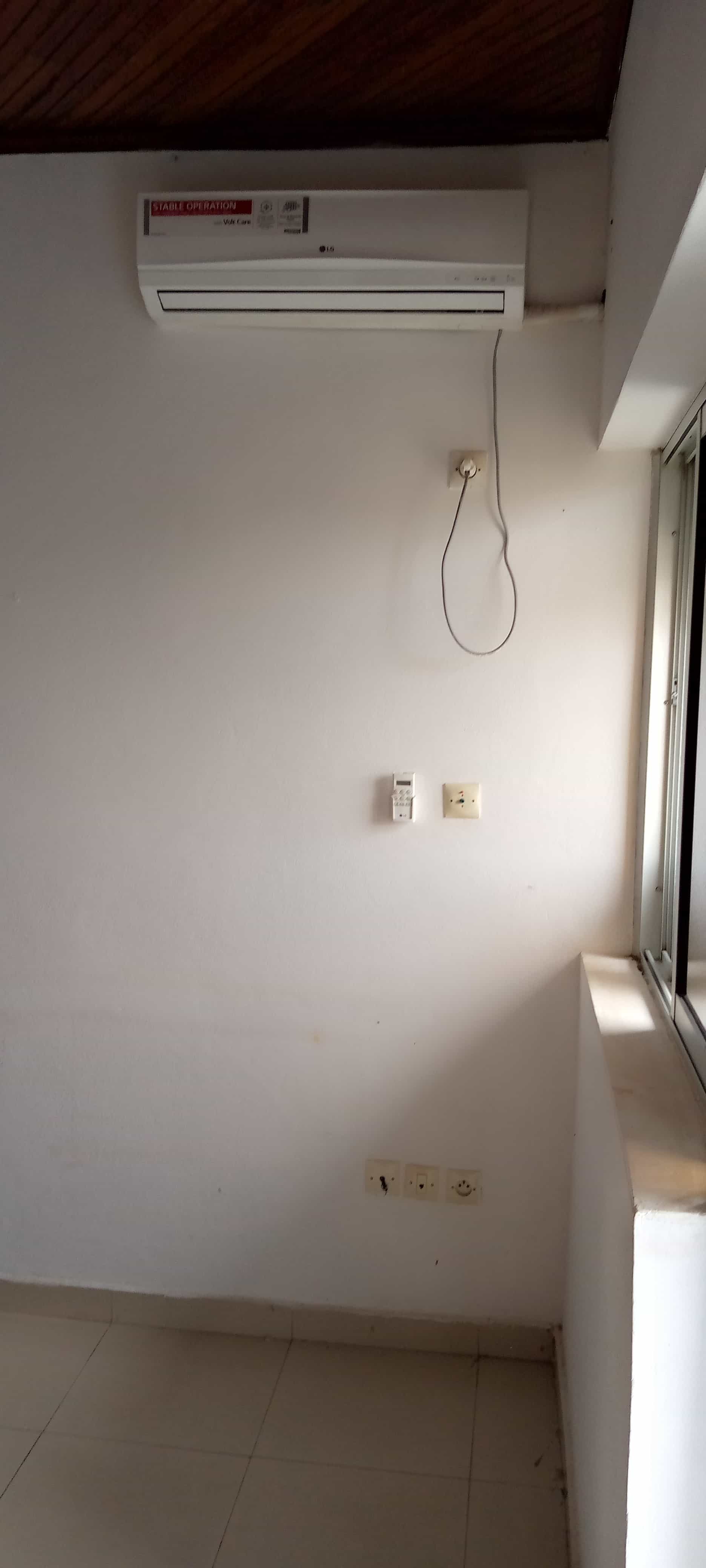 Apartment to rent - Yaoundé, Bastos, Bastos - 1 living room(s), 1 bedroom(s), 1 bathroom(s) - 275 000 FCFA / month