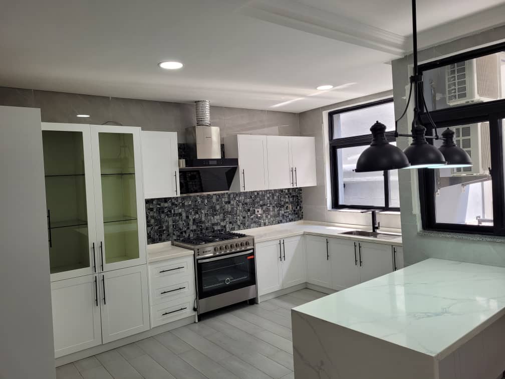 Apartment to rent - Yaoundé, Bastos, Bastos centre - 2 living room(s), 3 bedroom(s), 4 bathroom(s) - 2 000 000 FCFA / month