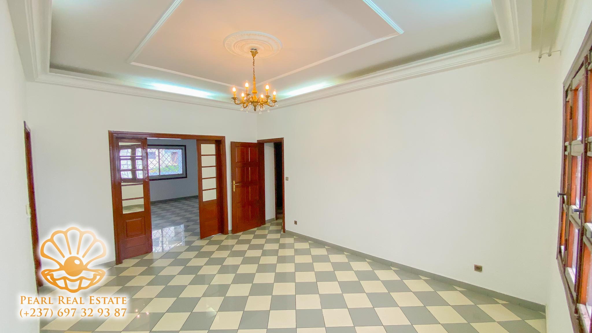 Maison (Villa) à louer - Yaoundé, Bastos, Vallée - 1 salon(s), 4 chambre(s), 3 salle(s) de bains - 1 700 000 FCFA / mois