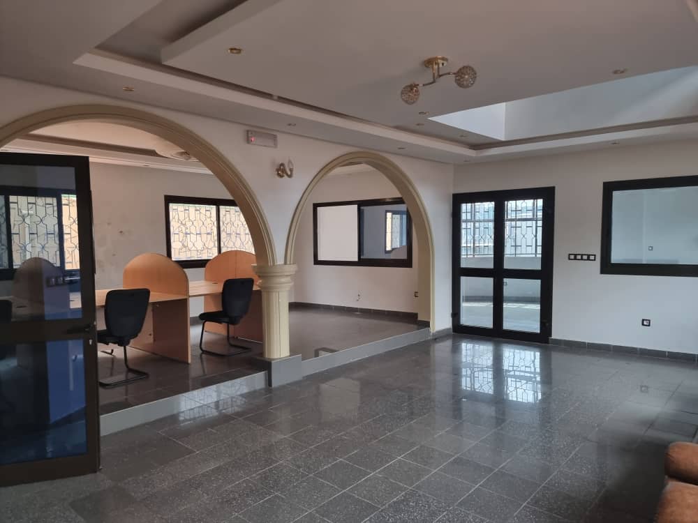 Office to rent at Yaoundé, Bastos, Bastos - 1000 m2 - 1 500 000 FCFA