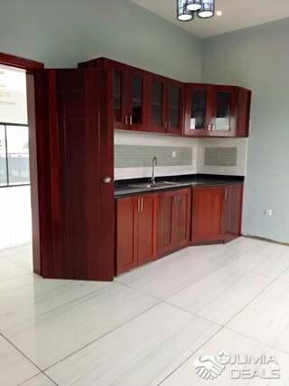 Apartment to rent - Yaoundé, Bastos, Bastos centre - 1 living room(s), 3 bedroom(s), 3 bathroom(s) - 1 500 000 FCFA / month