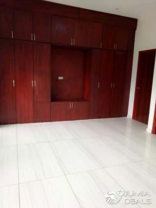 Apartment to rent - Yaoundé, Bastos, Bastos centre - 1 living room(s), 3 bedroom(s), 3 bathroom(s) - 1 500 000 FCFA / month