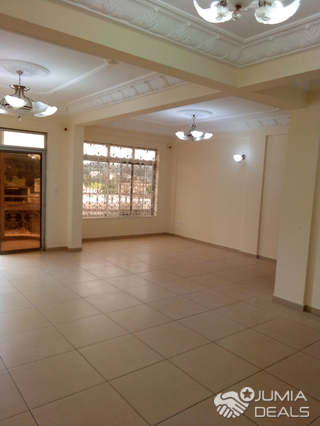 Apartment to rent - Yaoundé, Bastos, Bastos centre - 1 living room(s), 3 bedroom(s), 3 bathroom(s) - 650 000 FCFA / month