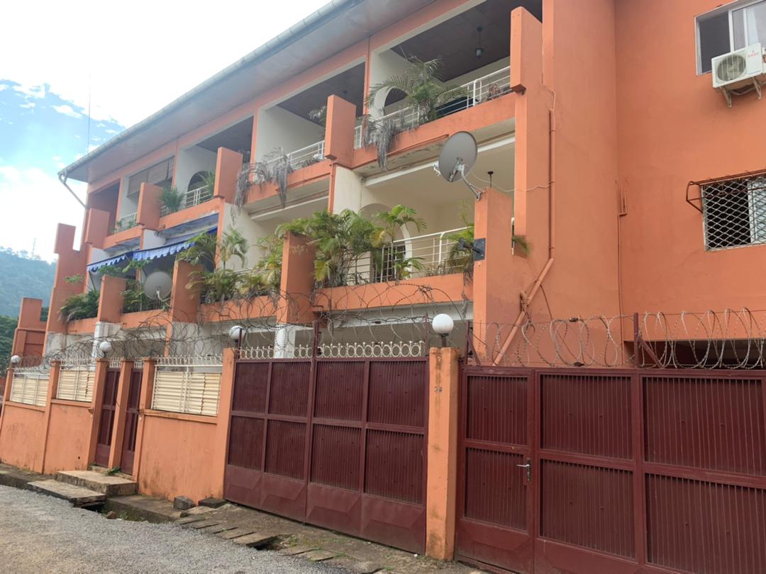 Apartment to rent - Yaoundé, Bastos, Bastos centre - 1 living room(s), 3 bedroom(s), 3 bathroom(s) - 600 000 FCFA / month
