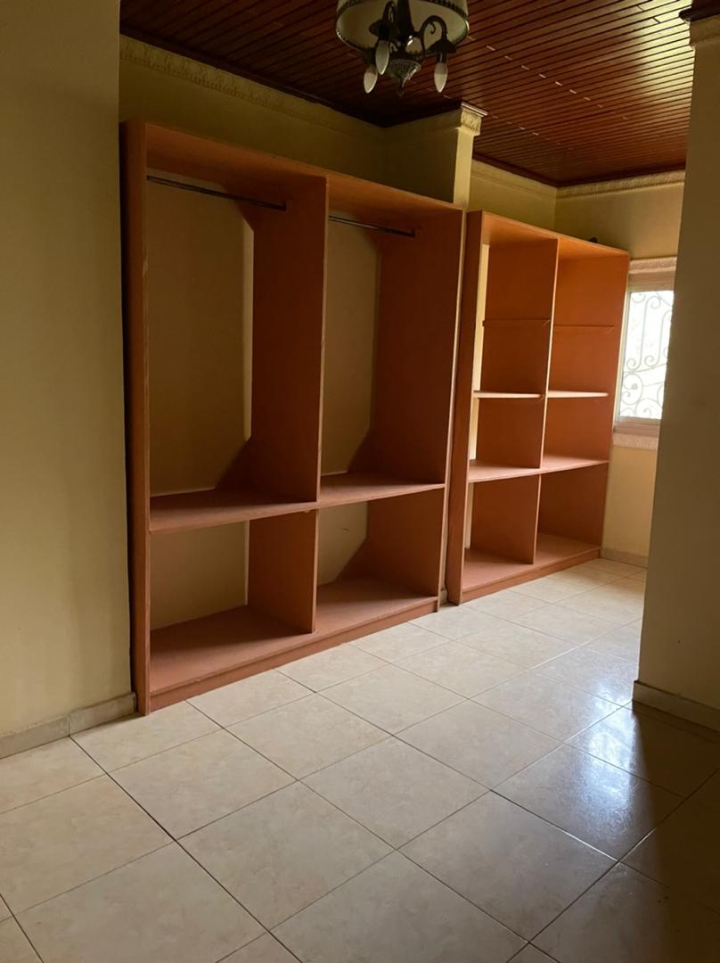 Apartment to rent - Yaoundé, Mfandena, Omnisports - 1 living room(s), 2 bedroom(s), 3 bathroom(s) - 250 000 FCFA / month