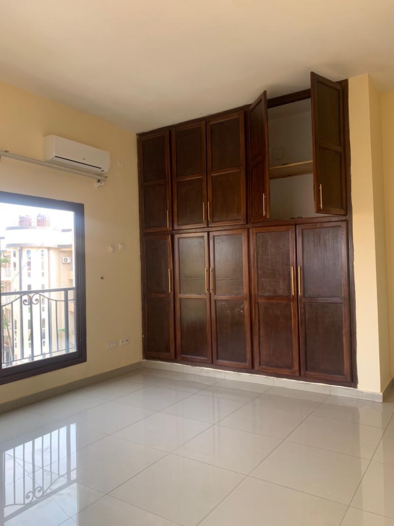 Apartment to rent - Yaoundé, Bastos, GOLF - 1 living room(s), 3 bedroom(s), 3 bathroom(s) - 1 000 000 FCFA / month