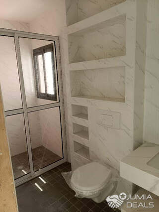 Maison (Duplex) à vendre - Yaoundé, Olembe, Olembe - 2 salon(s), 4 chambre(s), 4 salle(s) de bains - 80 000 000 FCFA