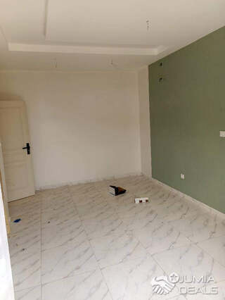 Maison (Duplex) à vendre - Yaoundé, Olembe, Olembe - 2 salon(s), 4 chambre(s), 4 salle(s) de bains - 80 000 000 FCFA