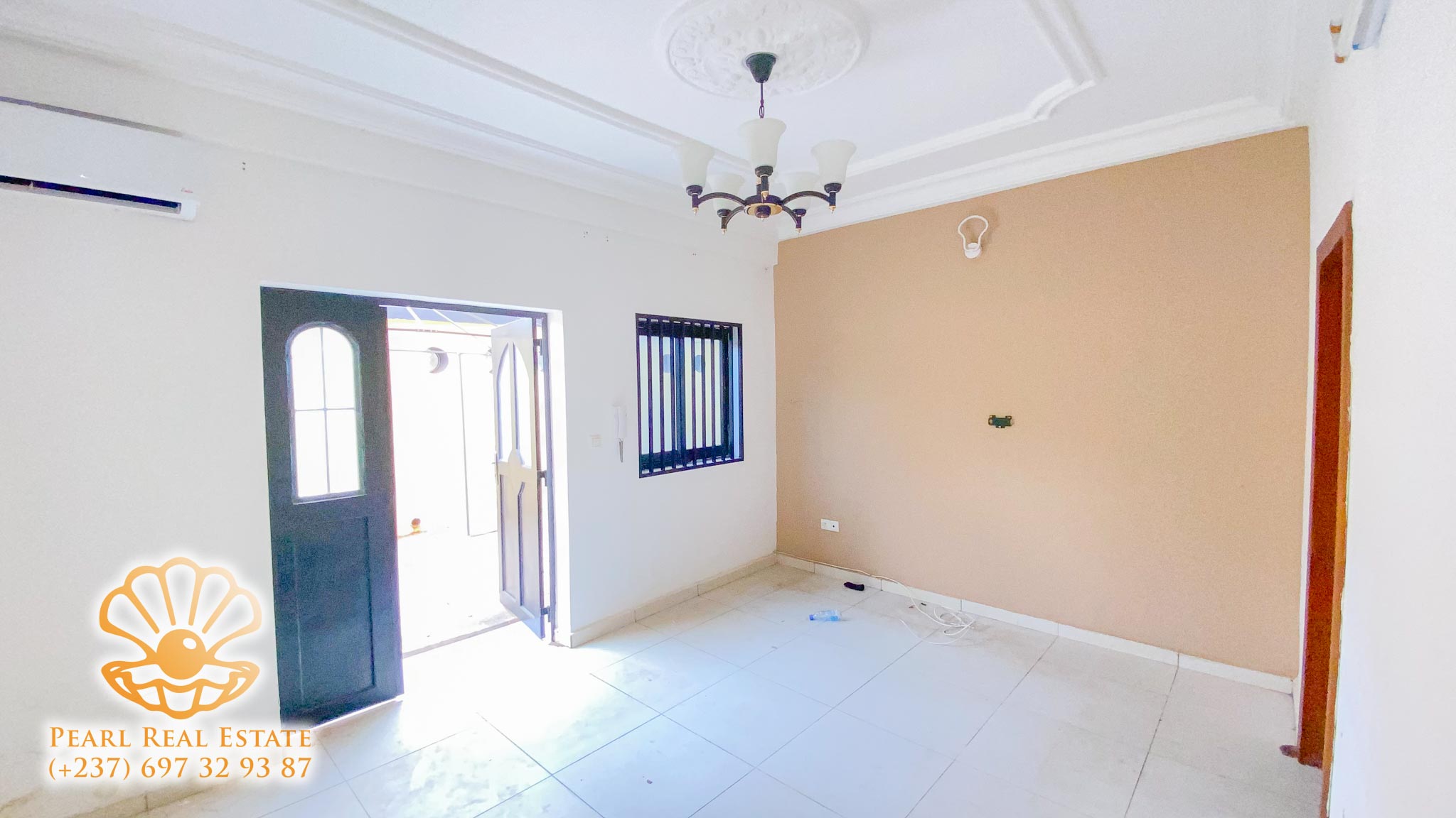 Apartment to rent - Yaoundé, Bastos, Derrière usine Bastos - 1 living room(s), 1 bedroom(s), 1 bathroom(s) - 300 000 FCFA / month