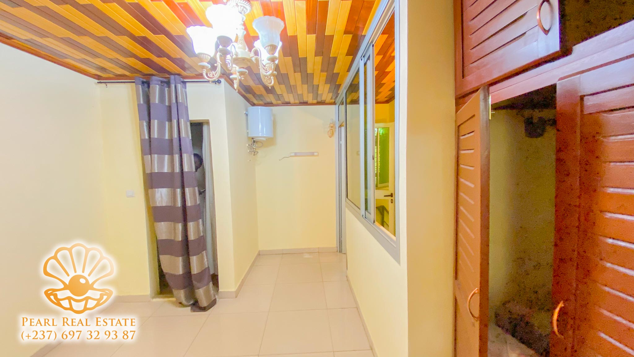 Appartement à louer - Yaoundé, Bastos, Vallée - 1 salon(s), 1 chambre(s), 1 salle(s) de bains - 350 000 FCFA / mois