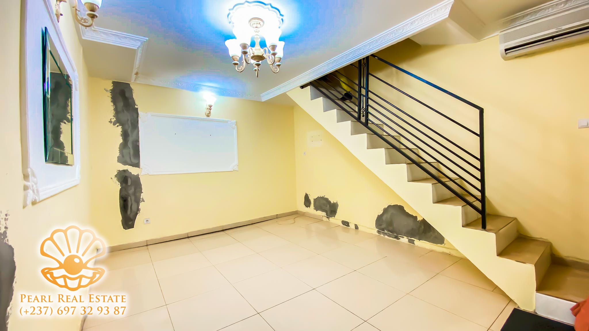 Apartment to rent - Yaoundé, Bastos, Vallée - 1 living room(s), 1 bedroom(s), 1 bathroom(s) - 350 000 FCFA / month