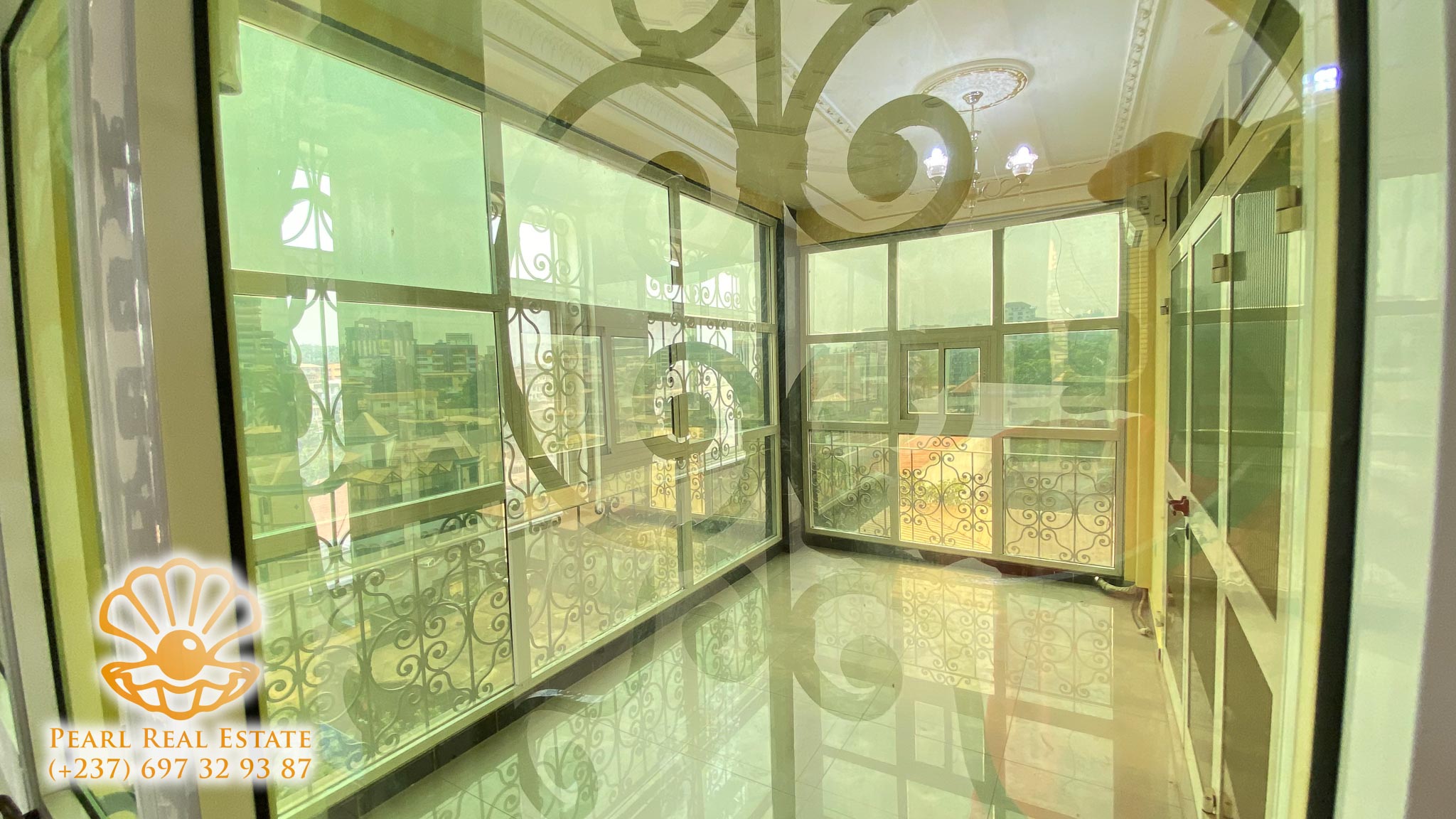 Appartement à louer - Yaoundé, Bastos, Ambassade de Chine - 1 salon(s), 3 chambre(s), 2 salle(s) de bains - 1 500 000 FCFA / mois