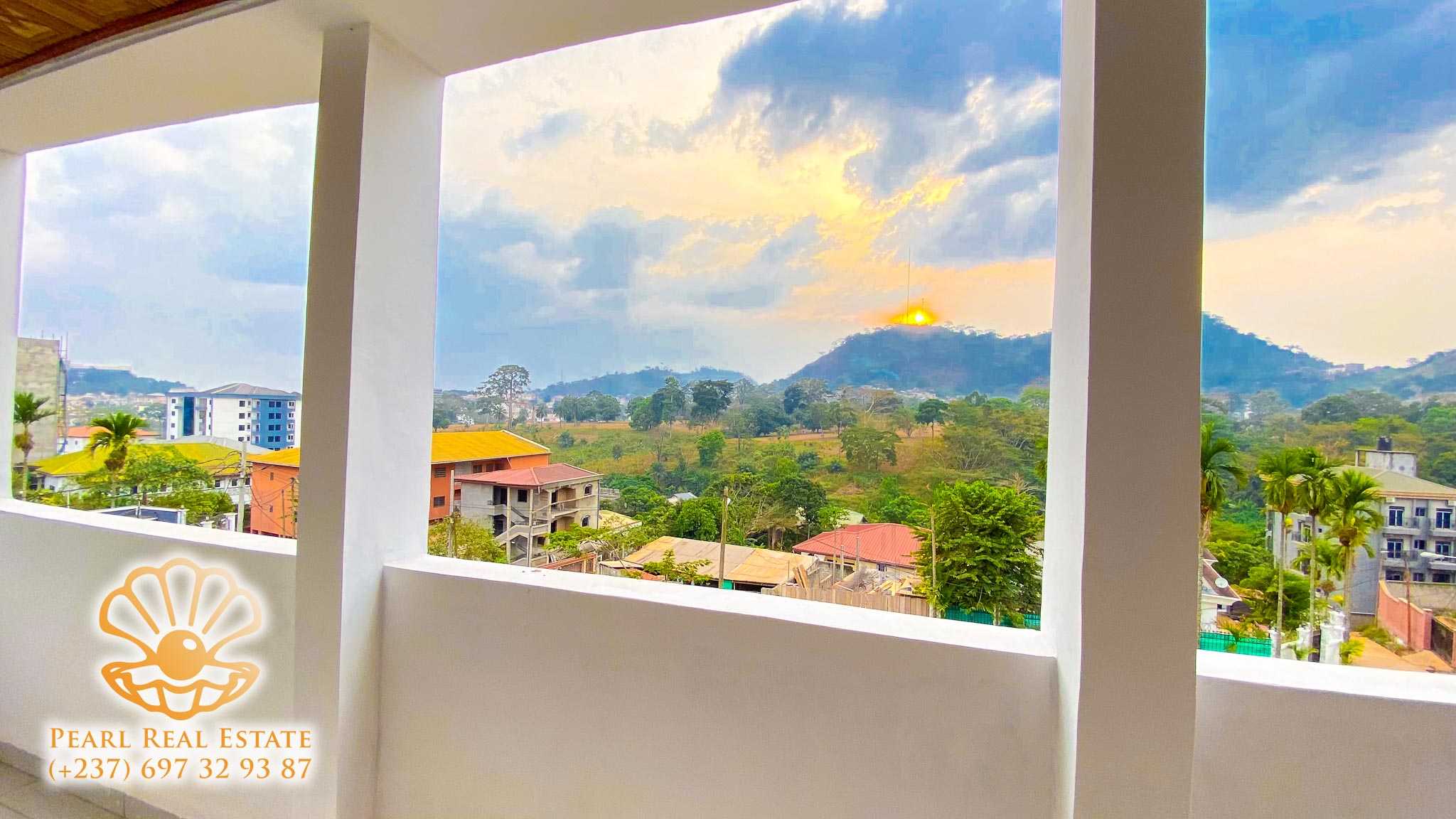 Maison (Villa) à louer - Yaoundé, Bastos, Golf - 1 salon(s), 3 chambre(s), 2 salle(s) de bains - 1 500 000 FCFA / mois