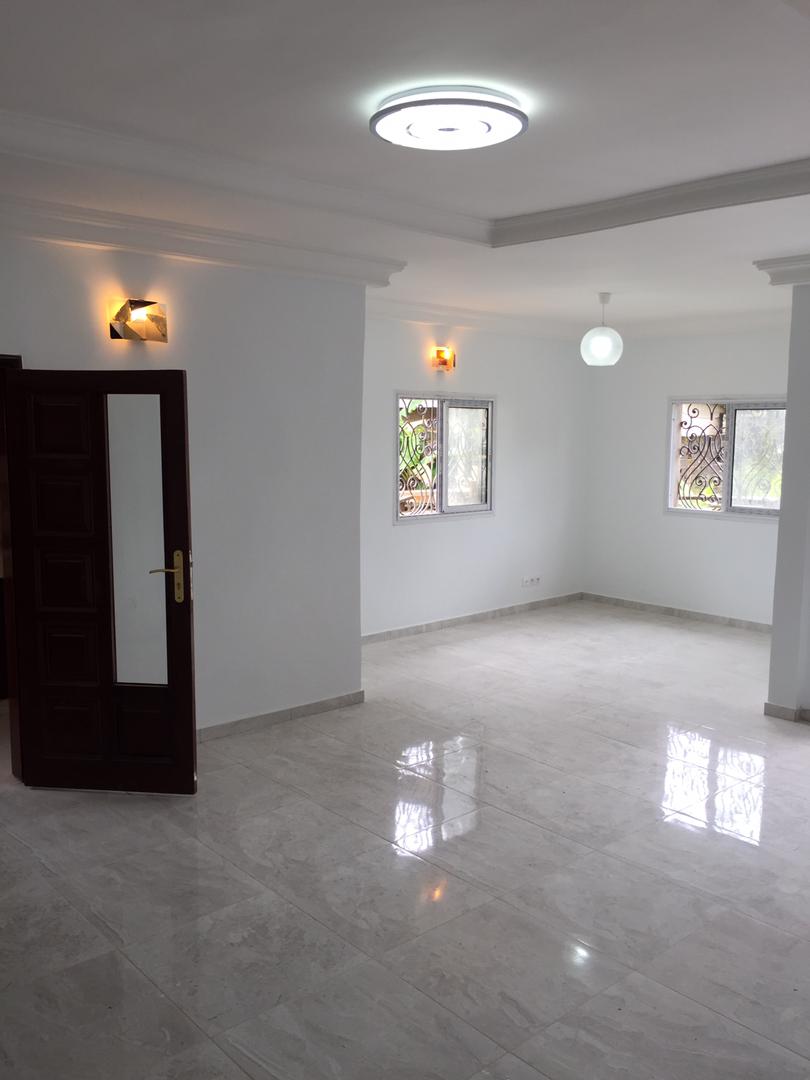 Apartment to rent - Douala, PK 11, Derrière camp des officiers - 1 living room(s), 2 bedroom(s), 2 bathroom(s) - 220 000 FCFA / month