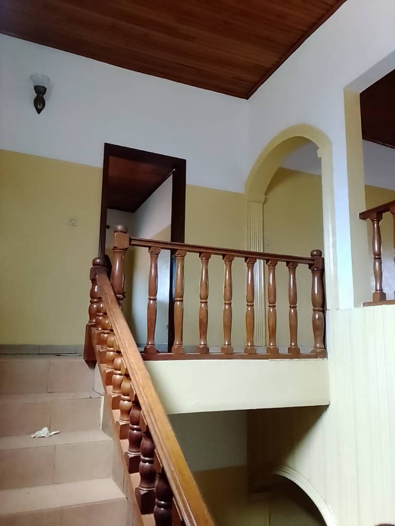 House (Villa) to rent - Yaoundé, Mfandena, Nouvelle route omnisports - 1 living room(s), 4 bedroom(s), 3 bathroom(s) - 1 000 000 FCFA / month