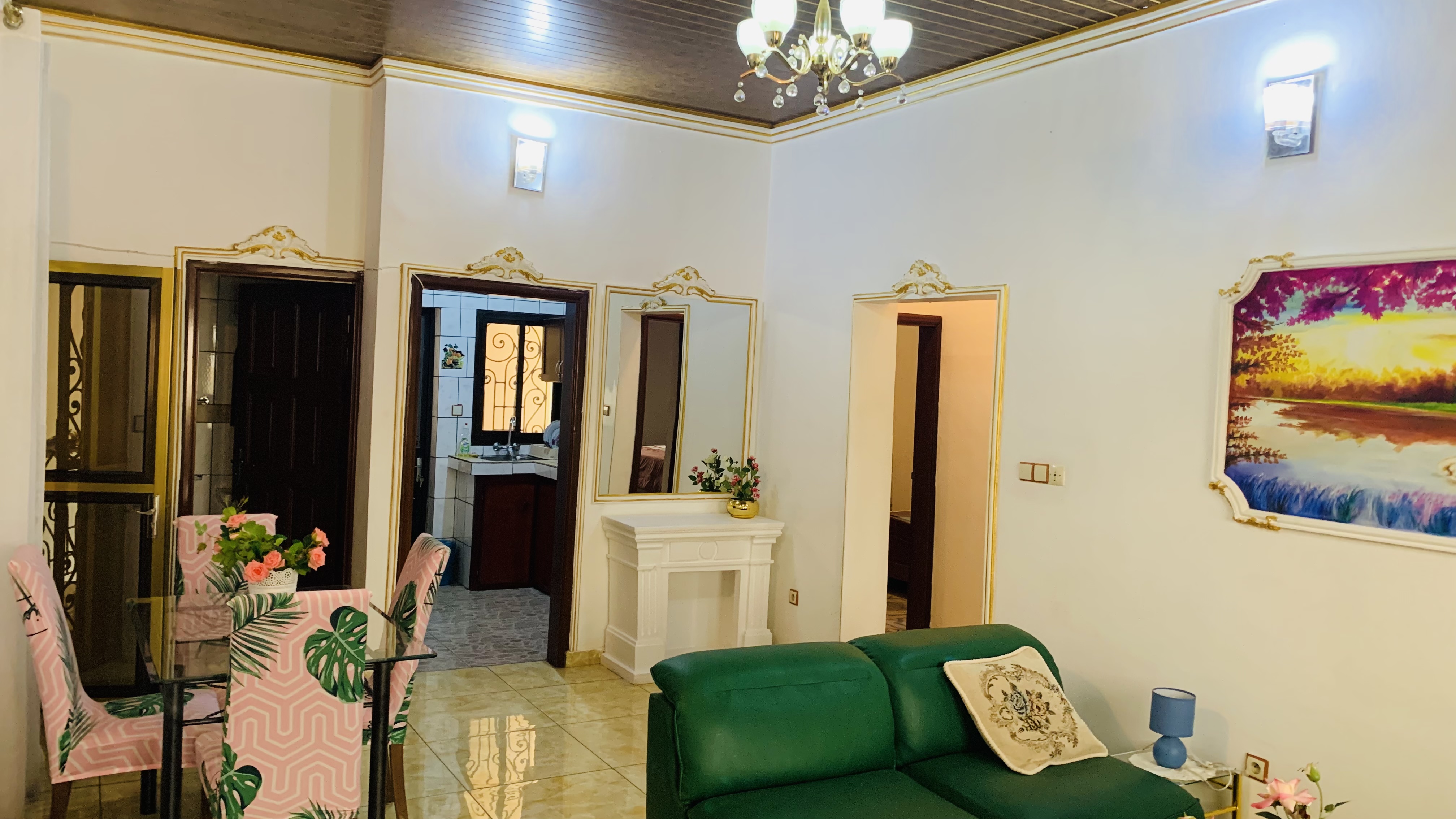Apartment to rent - Yaoundé, Bastos, Quartier Golf - 1 living room(s), 2 bedroom(s), 1 bathroom(s) - 1 000 000 FCFA / month