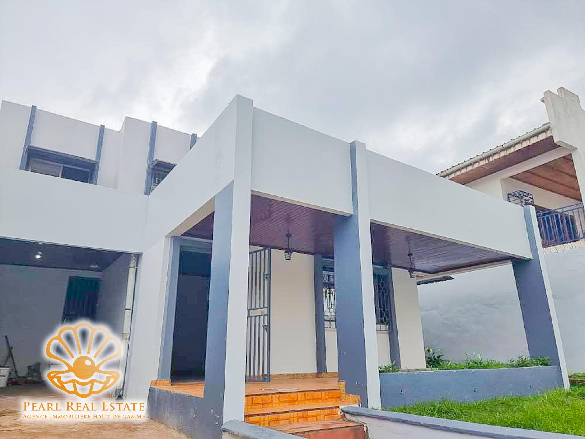 House (Villa) to rent - Yaoundé, Bastos, Laboratoire MEKA - 1 living room(s), 3 bedroom(s), 2 bathroom(s) - 800 000 FCFA / month