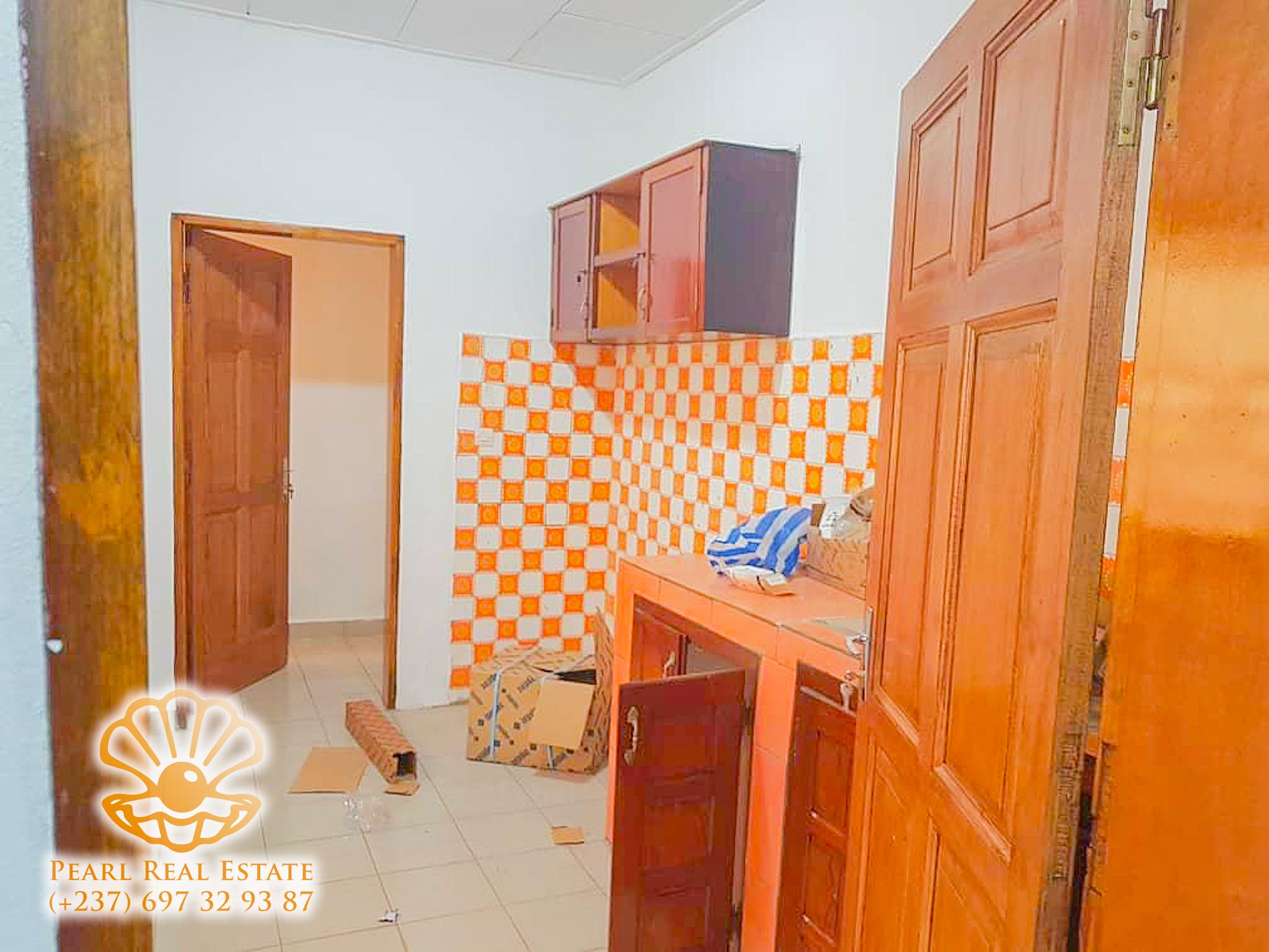 Maison (Villa) à louer - Yaoundé, Bastos, Ambassade de Chine - 1 salon(s), 4 chambre(s), 3 salle(s) de bains - 1 000 000 FCFA / mois