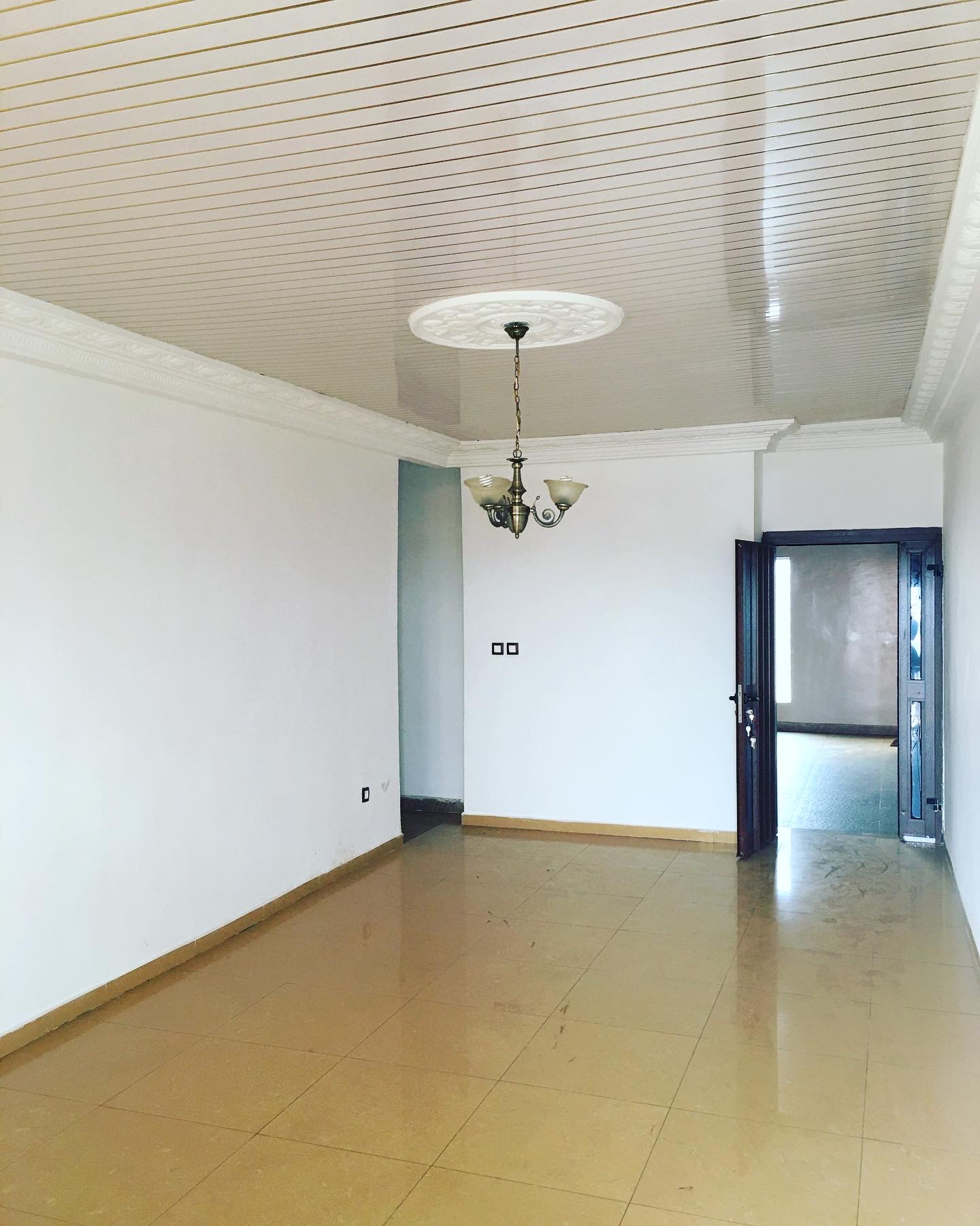 Appartement à louer - Yaoundé, Mfandena, Titi garage - 1 salon(s), 2 chambre(s), 1 salle(s) de bains - 180 000 FCFA / mois