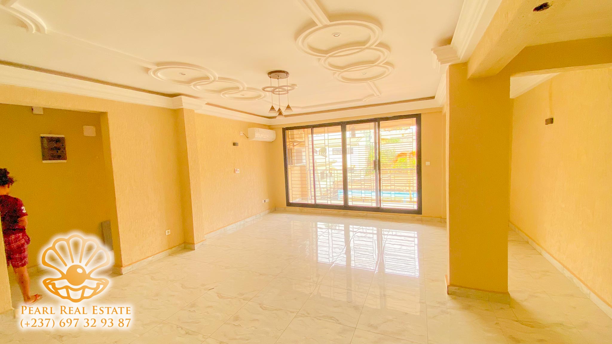Apartment to rent - Yaoundé, Mfandena, Stade - 1 living room(s), 3 bedroom(s), 2 bathroom(s) - 550 000 FCFA / month